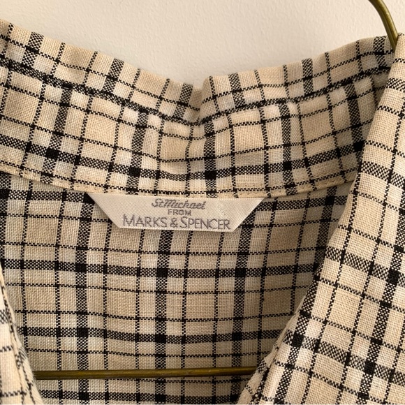 ✨FREE add on✨Vintage sleeveless button down shirt burburry look - Picture 3 of 3